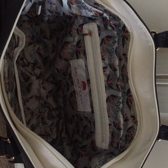 black and white medium size purse - Picture 2 of 3